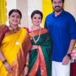 Srithika Instagram - “Call it a clan, call it a network, call it a tribe, call it a family: Whatever you call it, whoever you are, you need one.” — Jane Howard With my darlings @sriranjani_rajasekar & @srithika_saneesh in the sets of Magarasi #magarasi #shootingspot #behindthescenes #family #friends #suntv #sunnxt #television #serial #series #staytuned #thankyou #foryourprayers #foryoursupport #foryourlove #loveyouall