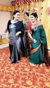 Srithika Instagram - Banaras pattu and malli poo♥️♥️♥️
What more do we need to put up a show ❤️💃🏻💃🏻💃🏻❤️
.
With @mounikadeviofficial 
  @vandanamichael3 
.
Shot by @ssr_aaryann 
.
#banaraspattukatti #mallipoo #vijayantony #priyamani #suntv #suntvserialactress #prithvirajsukumaran #reels #banaras #song #beautifulgirls #withfriends❤️