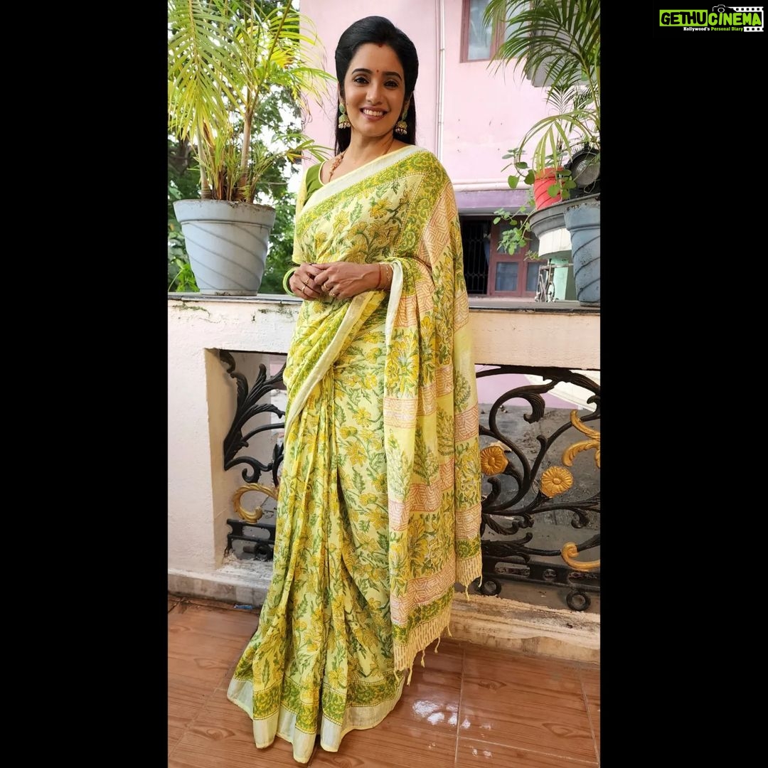 Srithika Instagram - "You can't go back and change the beginning, but you can start where you are and change the ending". . Saree @annie_boutique55 . #magarasi #suntv #shooting #shoot #chennai