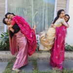 Srithika Instagram - Christmas celebration in #aaokkatiadakku set with my beautiful ladies @actress_sindhura , @actressowjanya , @honey_swapnaa, @vasudha_bebo Thank you so much for this yummy surprise Christmas cake 😘😘😘 And thanks a ton for the effort you guys have taken and I'm just drenched in your LOVE ♥️ Love you all ♥️♥️♥️♥️ . #merrychristmas #christmas #celebration #withfriends❤️ #lovelyladies #sweetfriends #surprise #cake #yummycake #blessed #thankinggod