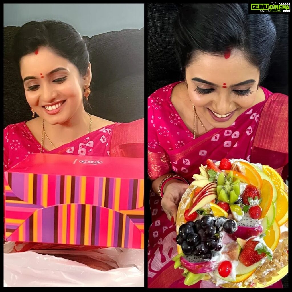 Srithika Instagram - Christmas celebration in #aaokkatiadakku set with my beautiful ladies @actress_sindhura , @actressowjanya , @honey_swapnaa, @vasudha_bebo Thank you so much for this yummy surprise Christmas cake 😘😘😘 And thanks a ton for the effort you guys have taken and I'm just drenched in your LOVE ♥️ Love you all ♥️♥️♥️♥️ . #merrychristmas #christmas #celebration #withfriends❤️ #lovelyladies #sweetfriends #surprise #cake #yummycake #blessed #thankinggod