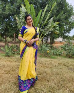 Srithika Instagram - How lovely YELLOW is! It stands for the sun!
.
Saree @annie_boutique55 
.
#aaokkatiadakku #geminitv #telugu #serial #teluguserials #yellowblue #saree #photoshootinbetween #shooting #workmode #hyderabad