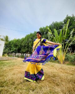 Srithika Instagram - How lovely YELLOW is! It stands for the sun!
.
Saree @annie_boutique55 
.
#aaokkatiadakku #geminitv #telugu #serial #teluguserials #yellowblue #saree #photoshootinbetween #shooting #workmode #hyderabad