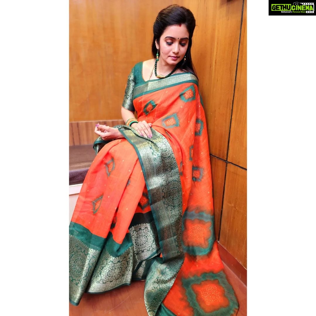 Srithika Instagram - ORANGE 🧡 is the color of autumn, spice form and design. Deepened, it become exotic and exciting. If ORANGE is your choice, you have abundant energy with an eye for structure and organization. Your social nature finds you surrounded by family and friends. . Saree @annie_boutique55 . #saree #orange #magarasi #photoshoot #comfortable #photoshootinbetween Chennai, India