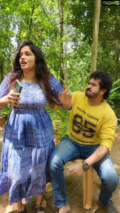 Srithika Instagram - India ngradhu nalla per dhane sir?? 🤣🤣🤣 With : @srithika_saneesh Video : @nirmalamuthuswami #santhanam #santhanamcomedy #india #comedy #tamil #tamilcomedy #trending #trendingreels #photoshoot #behindthescenes #work #actor #thankyou #foryoursupport #foryourlove #loveyouall