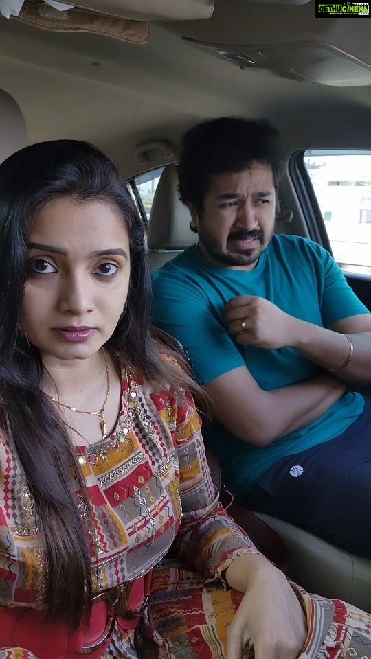 Srithika Instagram - Pen soft ta irupanu nenaikathingga😎 . With @ssr_aaryann . #reels #tamil #comedy #penthaney #parithabangal #tamilreels #tamilcomedy