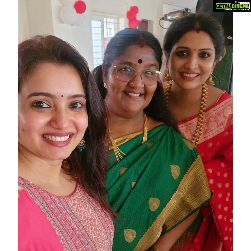 Srithika Instagram - Yesterday's story 😍😍😍 Attended this gorgeous lady @divya_shridhar_1112 baby's naming ceremony❤❤❤ . With @ssr_aaryann @vijayy_official @iamswethatamil @ammuramachandran @nirmalamuthuswami @paprighoshofficial . #namingceremony #babygirl #baby #friends #meetup #funfilled #gorgeous #cutiepie #friendship #friendshipforever