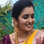Srithika Instagram – “Some painters transform the sun into a yellow spot, others transform a yellow spot into the sun.” – Pablo Picasso
.
Saree @w2m_boutique 
Earring @kabijewellery 
.
#yellow #yellowsaree #aaokkatiadakku #telugu #serial #shoot #hyderabad Hyderabad