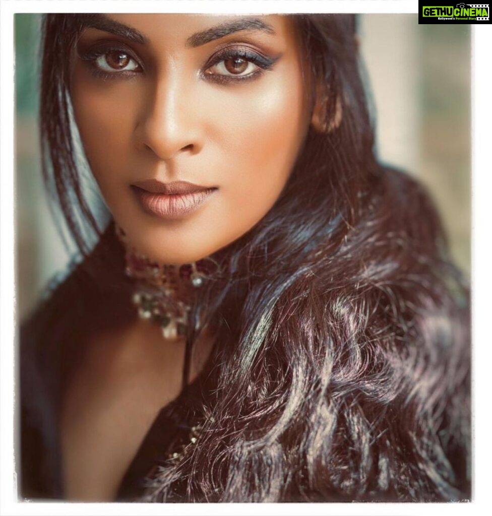 Sriya Reddy Instagram - I might look like this 👿 , but I’m quite a scary cat 🤣 ! Shot by my favourite ,bestie and super talented @soondah_wamu