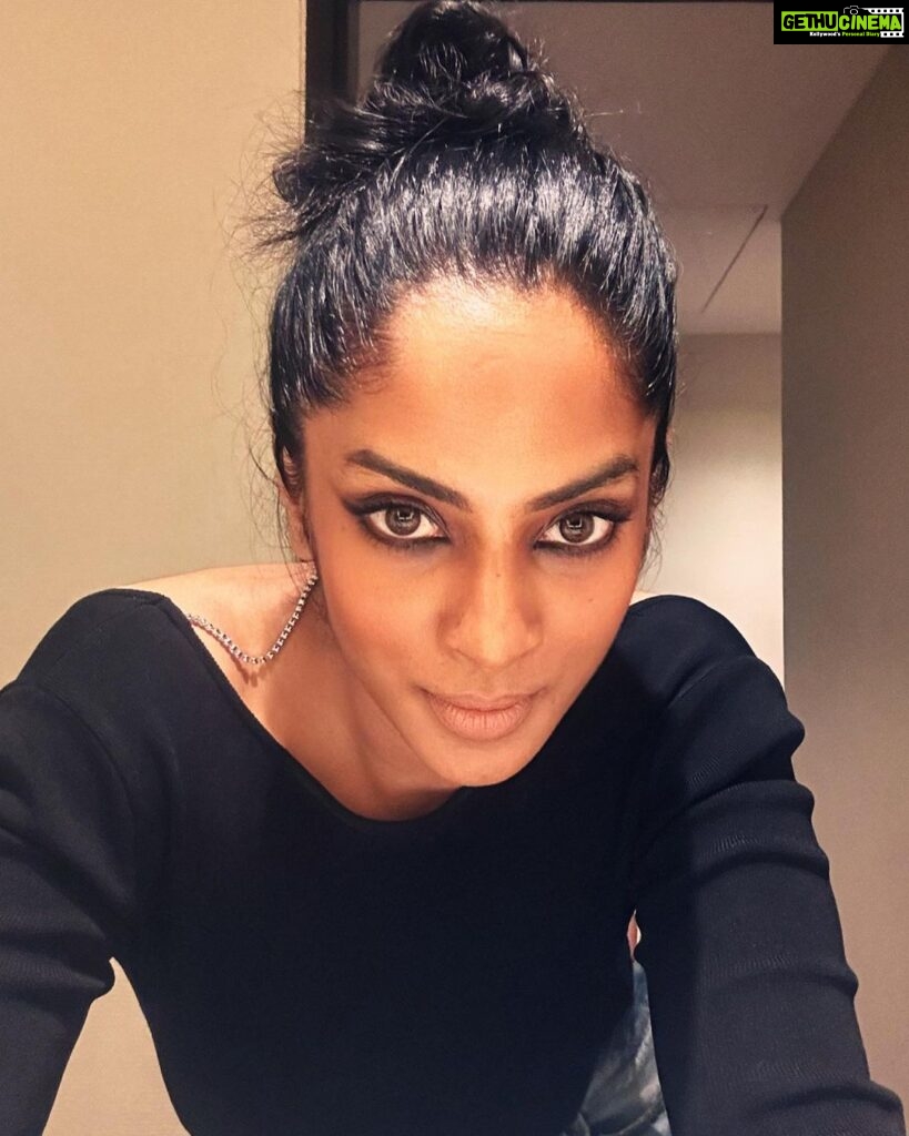 Sriya Reddy Instagram - When I have a enthusiastic team who loves to take pictures ! Hyderabad