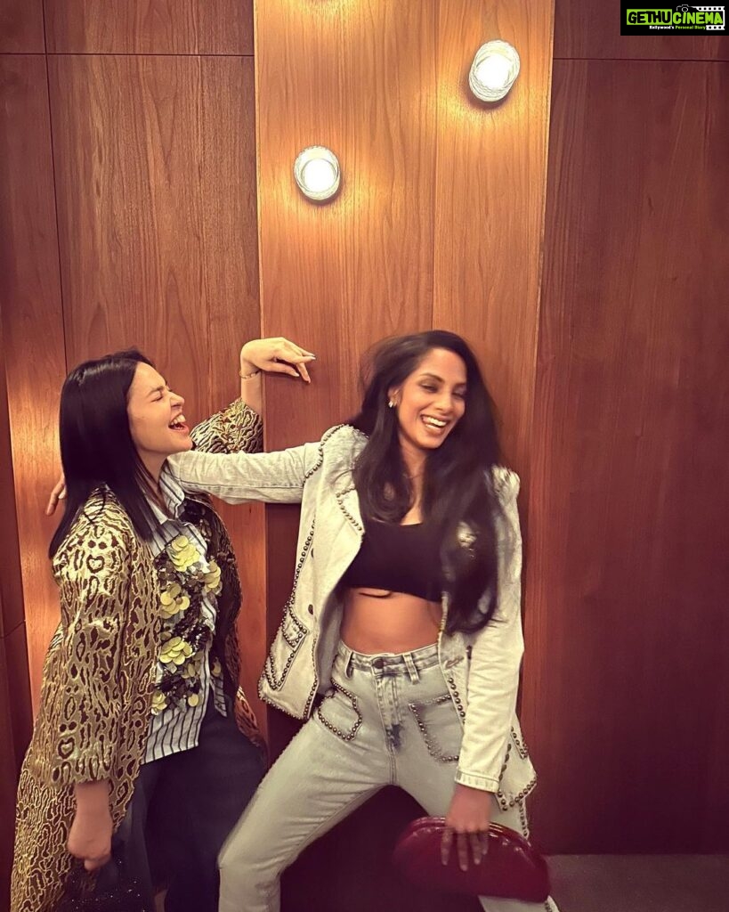 Sriya Reddy Instagram - There’s never a dull moment with this human ! Thank you for entertaining me through the years ❤🧿 my fashionista urmi ! #tokyo for the 2nd time around !