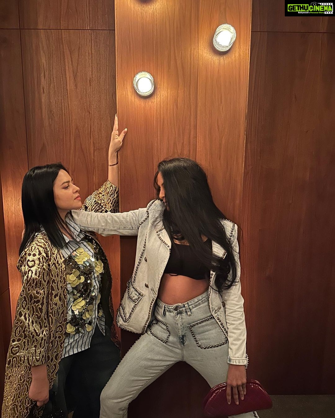 Sriya Reddy Instagram - There’s never a dull moment with this human ! Thank you for entertaining me through the years ❤️🧿 my fashionista urmi ! #tokyo for the 2nd time around !