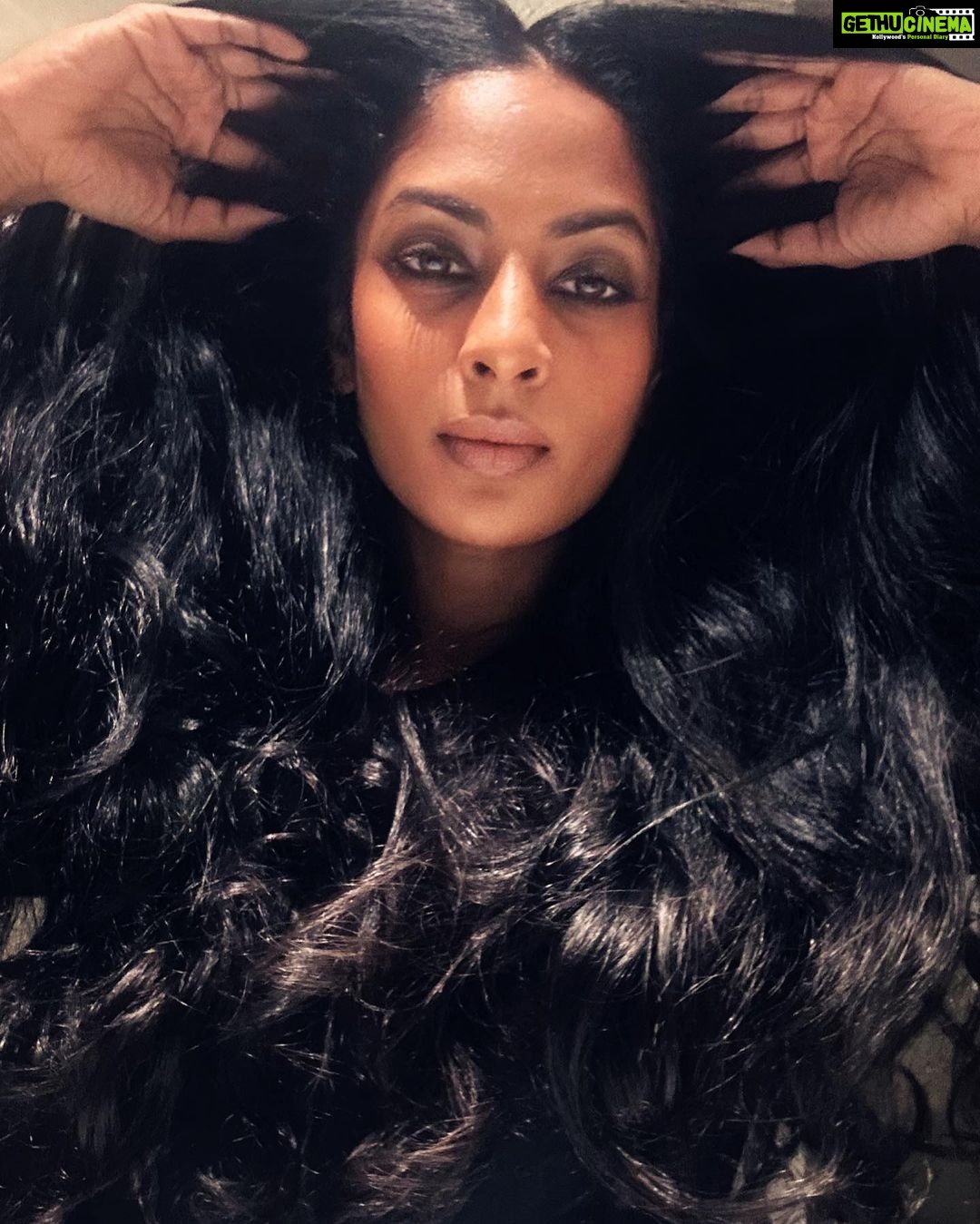 Sriya Reddy Instagram - Just having a big hair day !🧿
