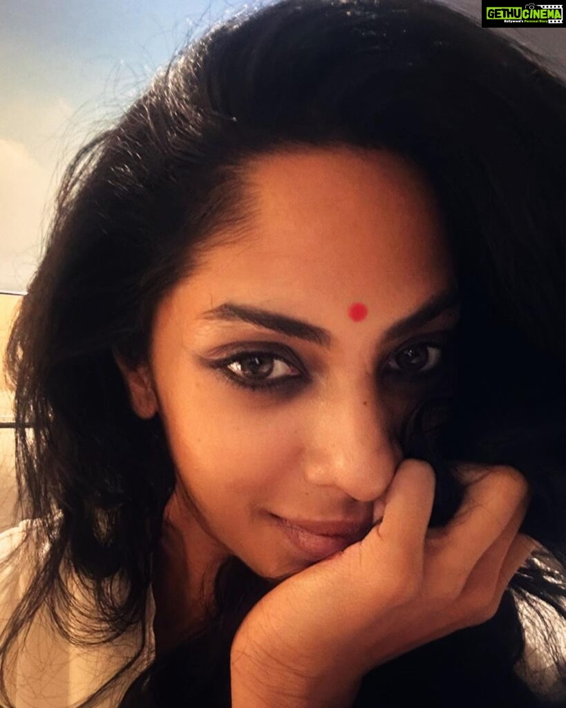 Sriya Reddy Instagram - Once you make a decision, the universe conspires to make it happen ! Hyderabad