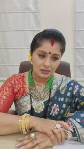 Sudha Chandran Instagram - .one of my favourite romantic song..... . . #pinkvilla #dangaltv#bekaaboo#tellychakkar #sudhaachandran #nagin #colorstv #colourtv #naagin6 #zee5 #zeetelugu #reelsgram #reelsvideo #balajitelefilms #voot #dance #tending #instagram #bollywood #reels #india #comedy#enterr10#trendingreelsvideo#trendingreels #dancereels #bollywood #lifestyle#@kalpanathore @sumitsenapati5558 @vijay.lokhande.372 @rina_mane25