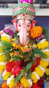Sudha Chandran Instagram - Ganpati bappa morya #ganpatibappamorya
.
.
.
.#dangaltv#bekaaboo#tellychakkar
#sudhaachandran #nagin #colorstv #colourtv #naagin6 #zee5 #zeetelugu #reelsgram #reelsvideo #balajitelefilms #voot #dance #tending #instagram #bollywood #reels #india #comedy#enterr10#trendingreelsvideo#trendingreels #dancereels #bollywood #lifestyle#@kalpanathore @sumitsenapati5558 @vijay.lokhande.372 @rina_mane25