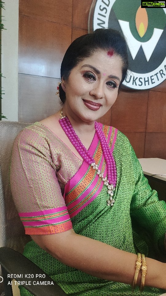 Sudha Chandran Instagram - first time on my reels....raviji my patiji..... Cameo role mein ...kaisa laga... . . .#dangaltv#bekaaboo#tellychakkar #sudhaachandran #nagin #colorstv #colourtv #naagin6 #zee5 #zeetelugu #reelsgram #reelsvideo #balajitelefilms #voot #dance #tending #instagram #bollywood #reels #india #comedy#enterr10#trendingreelsvideo#trendingreels #dancereels #bollywood #lifestyle#@kalpanathore @sumitsenapati5558 @vijay.lokhande.372 @rina_mane25