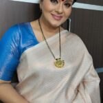 Sudha Chandran Instagram - Tribute to my bindis...which always have been te talk of te town . . . #dangaltv#bekaaboo#tellychakkar #sudhaachandran #nagin #colorstv #colourtv #naagin6 #zee5 #zeetelugu #reelsgram #reelsvideo #balajitelefilms #voot #dance #tending #instagram #bollywood #reels #india #comedy#enterr10#trendingreelsvideo#trendingreels #dancereels #bollywood #lifestyle#@kalpanathore @sumitsenapati5558 @vijay.lokhande.372 @rina_mane25