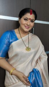 Sudha Chandran Instagram - Tribute to my bindis...which always have been te talk of te town 
.
.
.
#dangaltv#bekaaboo#tellychakkar
#sudhaachandran #nagin #colorstv #colourtv #naagin6 #zee5 #zeetelugu #reelsgram #reelsvideo #balajitelefilms #voot #dance #tending #instagram #bollywood #reels #india #comedy#enterr10#trendingreelsvideo#trendingreels #dancereels #bollywood #lifestyle#@kalpanathore @sumitsenapati5558 @vijay.lokhande.372 @rina_mane25