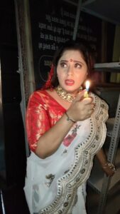 Sudha Chandran Instagram - Wen it's night shoot nd it's raining too then dimag aise hi reels banane ke liye majboor karta hai
#naagin6#nagin#balajitelefilms#colorstv#voot#zee5#zee#instagram#instagramreels# dance#dancereels#bollywood#bekaboo#sudhachandran#tellychakkar#zeetelugu#comedy#dangal#enterr10#