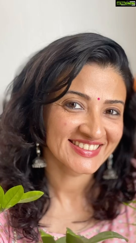 Suhasi Dhami Instagram - wrinkles and pimples !!!!!! The REAL ME My favourite 🙂