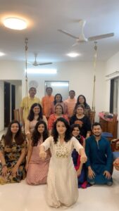 Suhasi Dhami Instagram - FAMILYYYY MADDNESS 🤣🤣😁😁😁
@charmiparikhh @kinjalgandhi_ @vidhigandhi_ @sau_rabh_di @sonal_bhuta @hirengoradia15 @sohambhuta @goradiadipti @kartikbhuta @darshanaparikh697