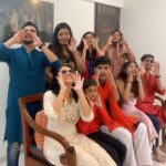 Suhasi Dhami Instagram – This is what we call FAMILY 🤣🤣🤣🤣

@_aryann99 @khush_bhuta @kabir.j.dhami @charmiparikhh @sau_rabh_di @vidhigandhi_ @kinjalgandhi_