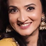 Suhasi Dhami Instagram – Caption 🙄🙄🙄🙄 
@9_coloursevent_official 
 
Make up : @viraj_makeover_official 

Outfit : @asbaabofficial 

Jewellery: @drishika_collection 

Captured : @godfather_click_