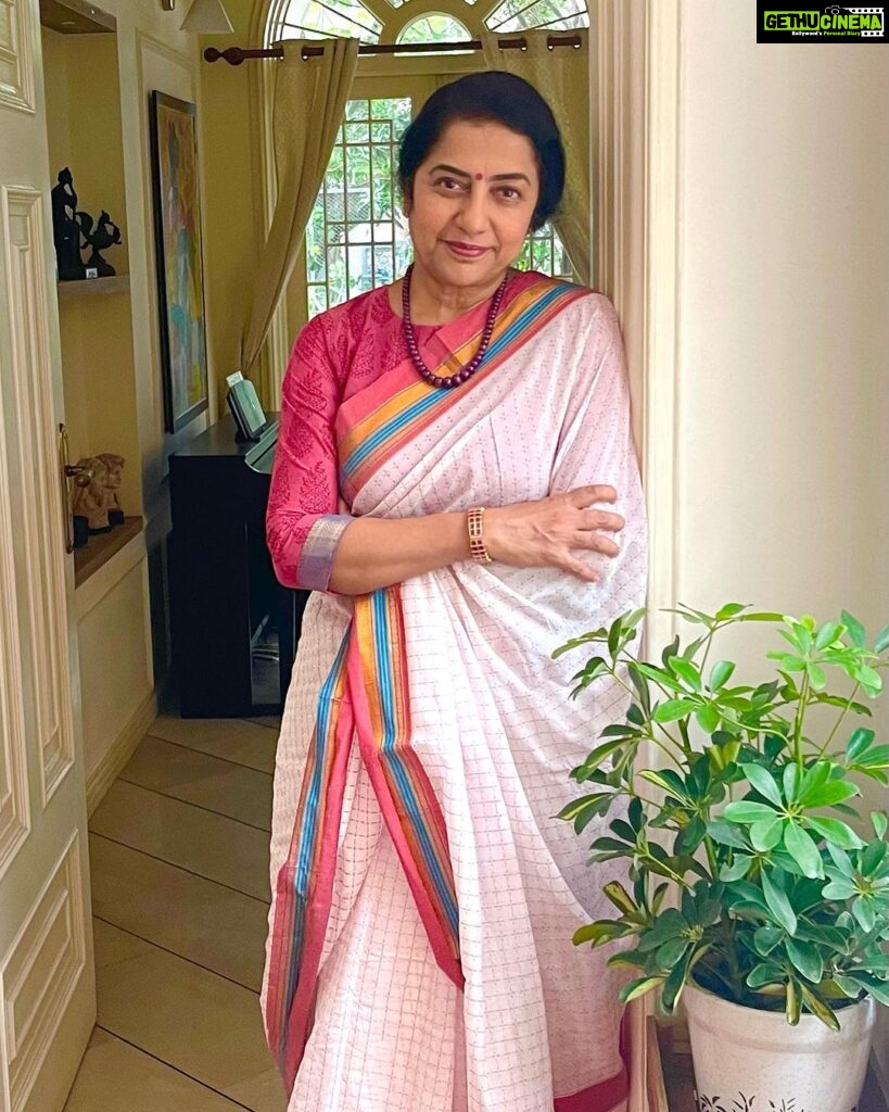 Suhasini Maniratnam Instagram - Always a fan of handloom cotton weaves.