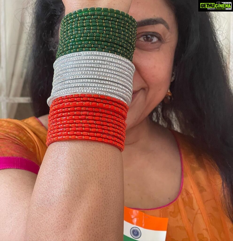 Suhasini Maniratnam Instagram - Beautiful gesture by our staff bhanu, Gunaa,krishnammaal and ammu. Look at the beautiful bangles they got me. Also தேன் மிட்டாய் கமர்கட் கோக்கோ மிட்டாய் ❤❤❤❤