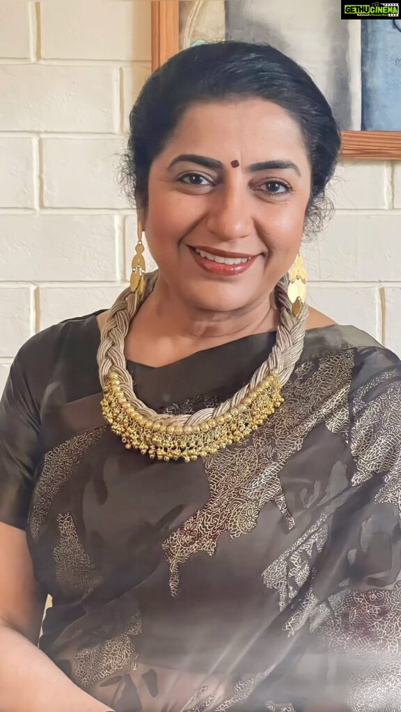 Suhasini Maniratnam Instagram - Today’s shoot for Galatta. Thank you @manjushaa_jewelry @soundarya83 for the lovely jewels and @suhasinihasan ( from my wardrobe ) for the saree. 🤣🤣🤣🤣