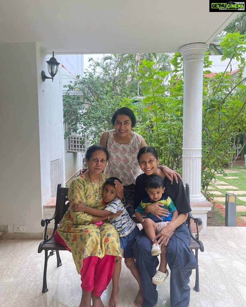 Suhasini Maniratnam Instagram - Family and friends. Precious.