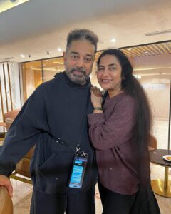 Suhasini Maniratnam Instagram - Leaving on a jet plane.  And who I run into. …..Family (and what E at that ) on the same flight.  Surprises are too wonderful.