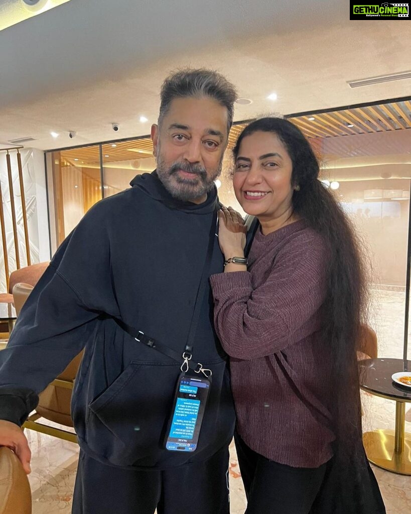 Suhasini Maniratnam Instagram - Leaving on a jet plane. And who I run into. …..Family (and what E at that ) on the same flight. Surprises are too wonderful.