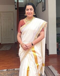 Suhasini Maniratnam Instagram - Onam at menons( Latha & Rajiv )  Always special. Delicious traditional heartwarming and loving . onaashaamsgagal.