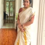 Suhasini Maniratnam Instagram – Onam at menons( Latha & Rajiv )  Always special. Delicious traditional heartwarming and loving . onaashaamsgagal.
