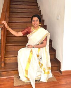 Suhasini Maniratnam Instagram - Onam at menons( Latha & Rajiv )  Always special. Delicious traditional heartwarming and loving . onaashaamsgagal.