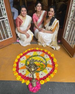 Suhasini Maniratnam Instagram - Onam at menons( Latha & Rajiv )  Always special. Delicious traditional heartwarming and loving . onaashaamsgagal.