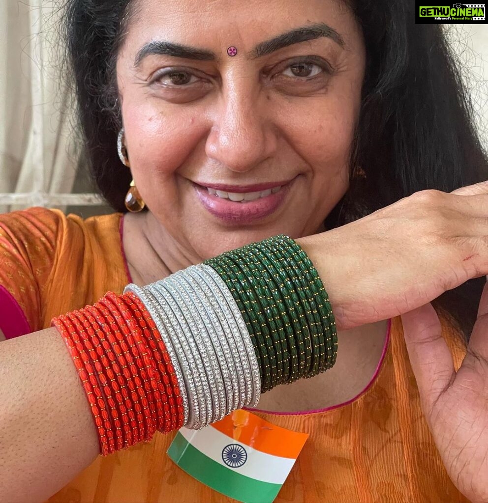 Suhasini Maniratnam Instagram - Beautiful gesture by our staff bhanu, Gunaa,krishnammaal and ammu. Look at the beautiful bangles they got me. Also தேன் மிட்டாய் கமர்கட் கோக்கோ மிட்டாய் ❤❤❤❤