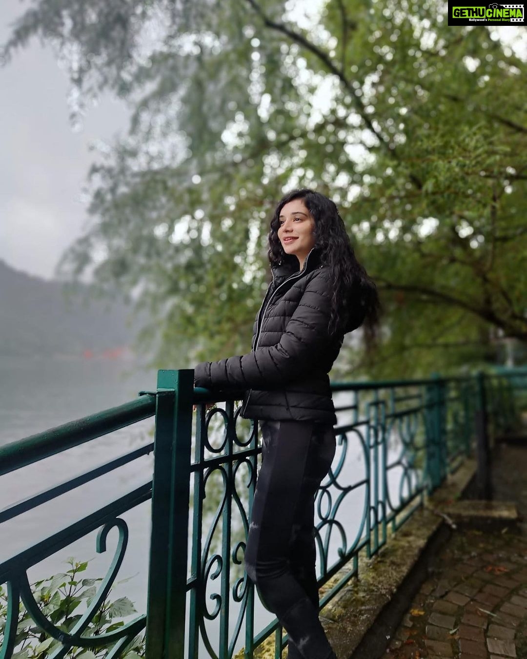 Sukirti Kandpal Instagram - Weather 🌫️ Uttrakhand- The state of heaven