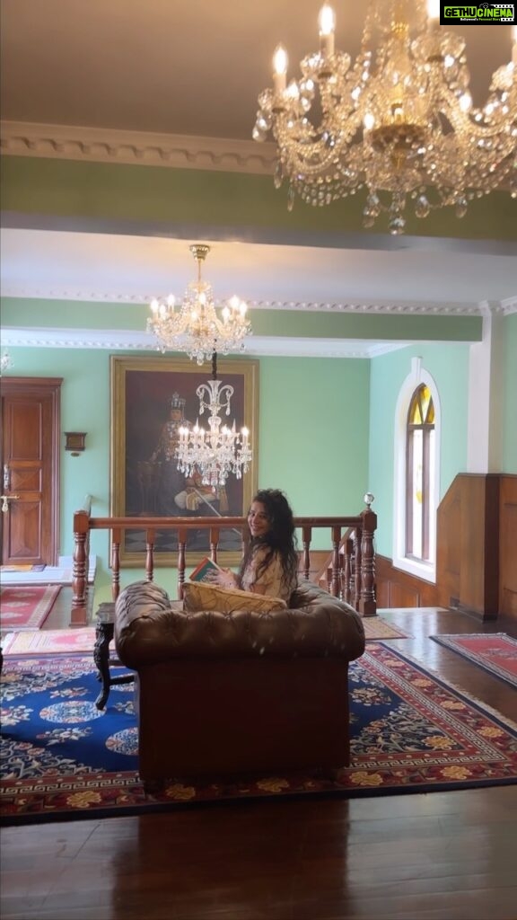 Sukirti Kandpal Instagram - Sometimes love looks like a place 🐈‍⬛👑⚜️ Baber Mahal Vilas - The Heritage Hotel