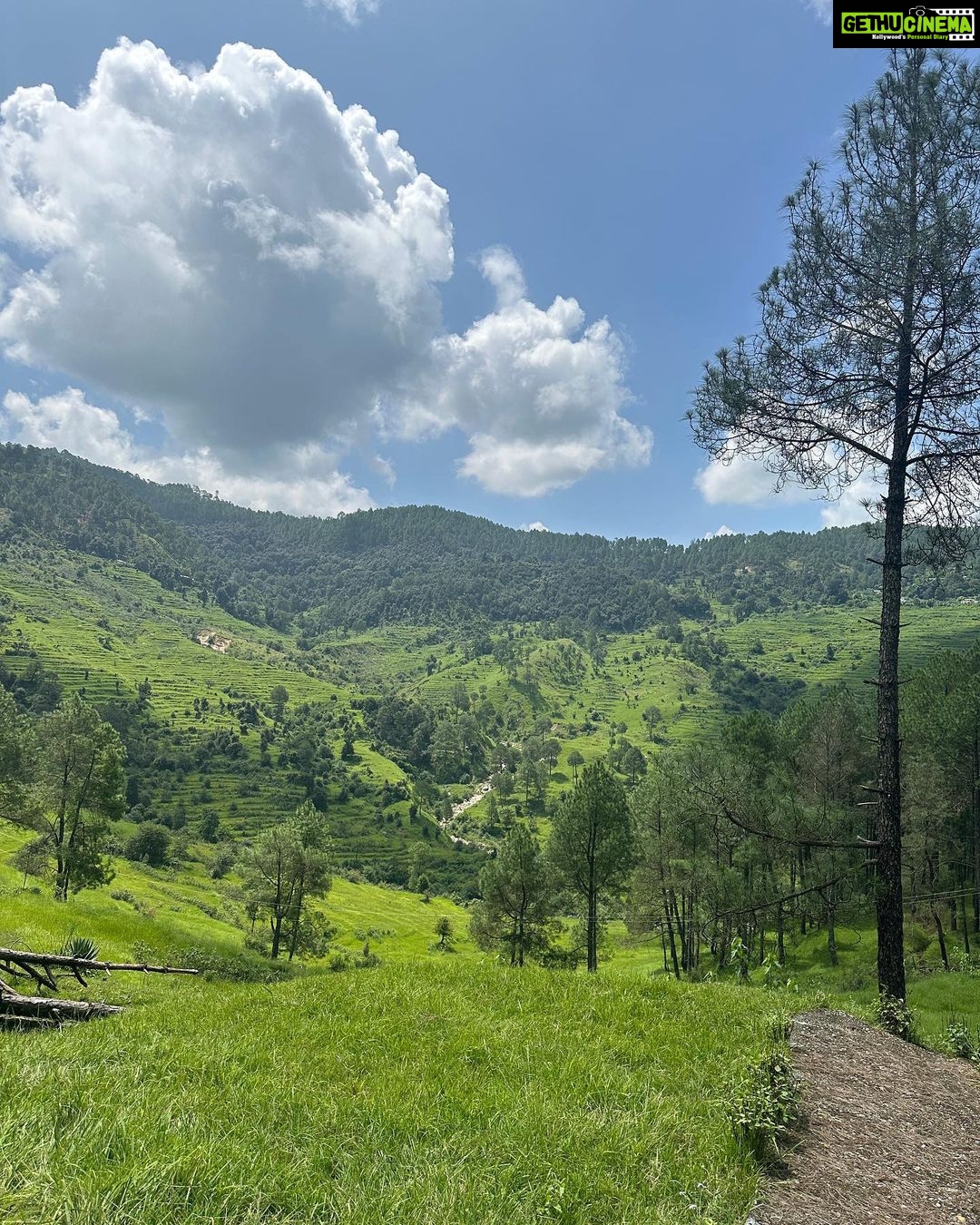 Sukirti Kandpal Instagram - Life lately . Full of real dopamine. Proud to have flowered from such beautiful roots ❤️🤌🤌 Uttrakhand- The state of heaven