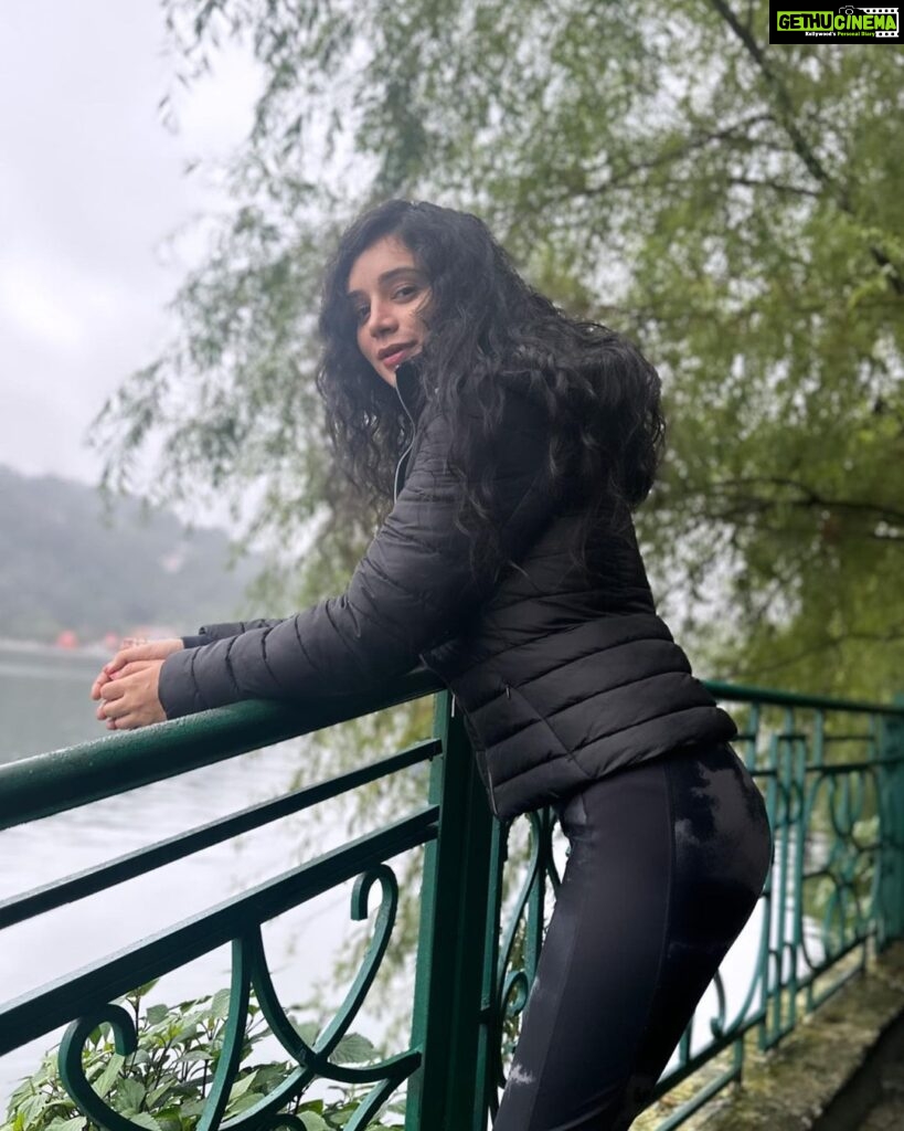 Sukirti Kandpal Instagram - Weather 🌫️ Uttrakhand- The state of heaven