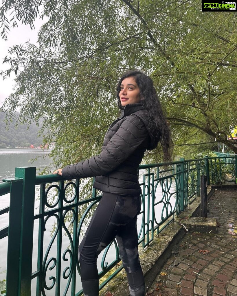 Sukirti Kandpal Instagram - Weather 🌫️ Uttrakhand- The state of heaven