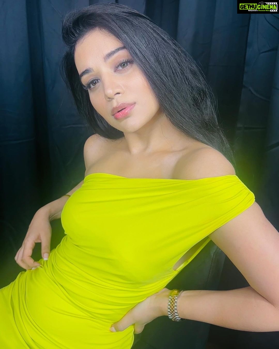 Sukirti Kandpal Instagram - No brainer Monday . 😮💨