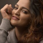 Sukrutha Wagle Instagram - Smile all the way...... Let all the pain wash away.... . . Beautiful profile click by @prithvikrishnamridangam . . #sukrutha #sukrathawagle #actress #actor #sandalwoodbeauty #cutegirls #portraitphotography #bangaloreinfluencers #contentcreator Bangalore, India