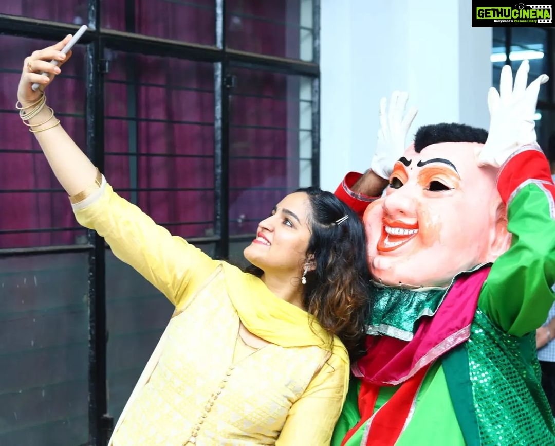 Sukrutha Wagle Instagram - Just two Clowns in one frame . One who is dressed up for Humans And Other one who is Dressed up for God . . #sukrutha #clowns Udupi, Karanatak