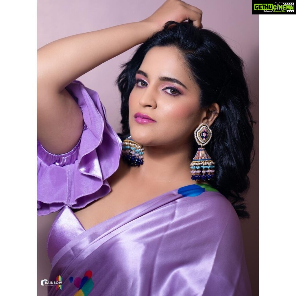 Sukrutha Wagle Instagram - A flower doesn't think of competing with the flower next to it, It just blooms 🌸 . . . Make-up @makeoverbysamridhi_ram Costume @laxmikrishnaofficial Click @rainbow_photography_official . #sukrutha #sandalwoodactress #sandalwoodqueen #sandalwoodbeauty