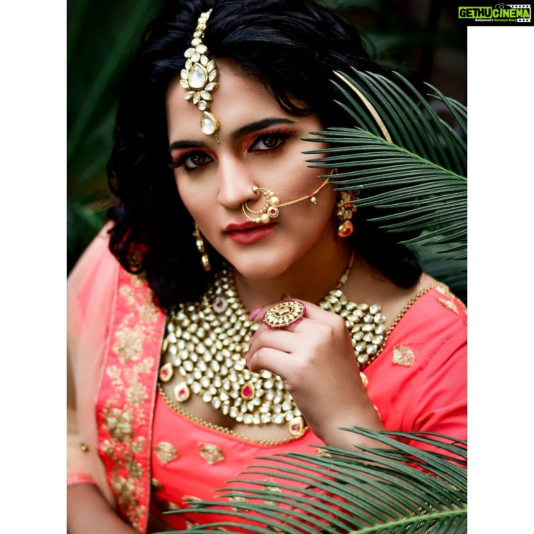 Sukrutha Wagle Instagram - Orange 🍊 . . Click by @adishettyphotography MUA @dwanimakeover jewelry @hire.andwear costume @hire.andwear . . #sukrutha #sukruthawagle #lehengacholi