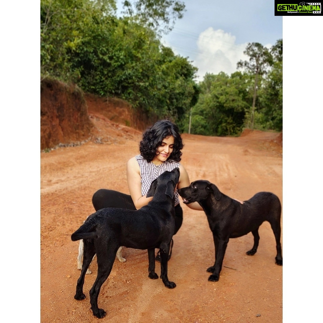 Sukrutha Wagle Instagram - Me with my real and honest friends ❤️ . . #sukrutha #sukruthawagle #sukrathawagle #sukrutawagle #sukrutha_wagle #sukruta #sukrata #actressSukrutha #southactress #suku Manipal